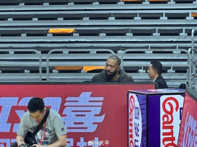 今晚不打？廣東主場(chǎng)迎戰(zhàn)廣廈 吉倫沃特一身便裝現(xiàn)身球館