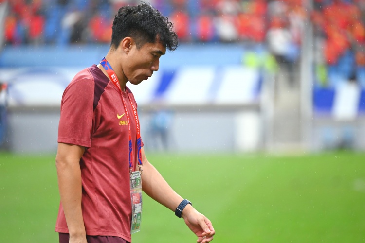 滬媒：單后腰讓國足防守承受更大壓力，若鄭智沒退役或能勝任
