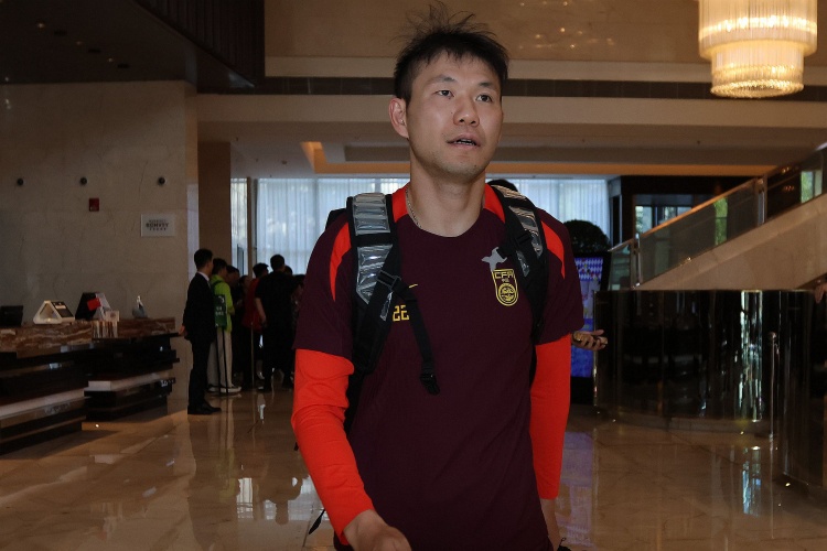 李源一3次助攻位居助攻榜榜首，李璇：再看伊萬發(fā)言覺得有種錯亂