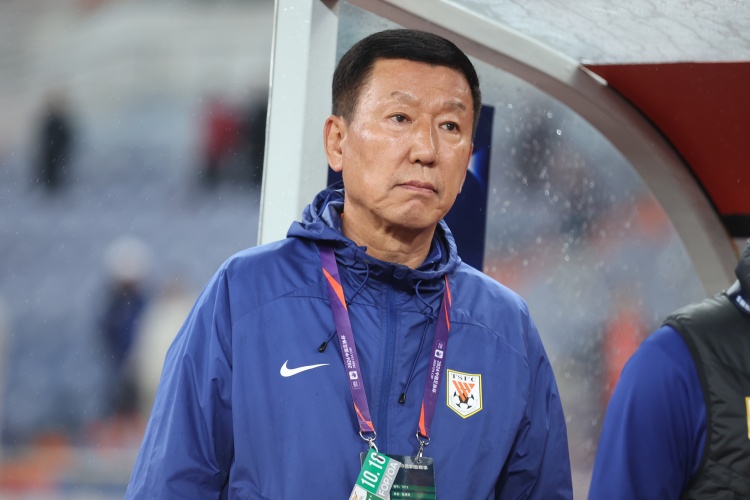 崔康熙：間歇期被抽調(diào)了很多球員訓(xùn)練受影響，國腳每人狀態(tài)不同