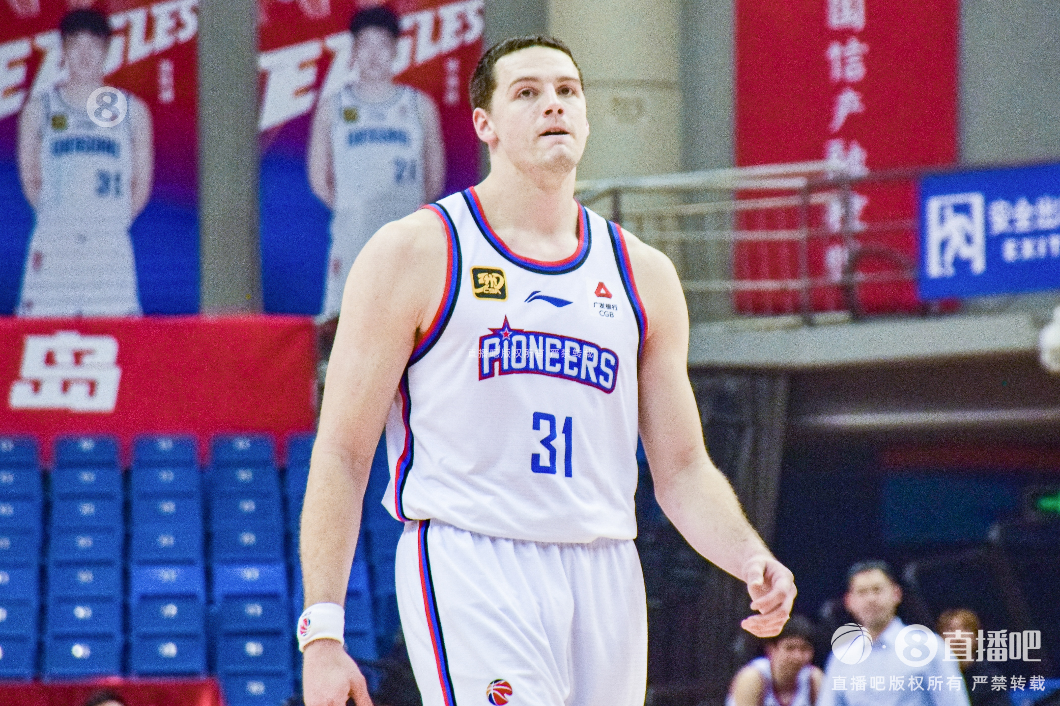狀態(tài)不對(duì)勁！大衛(wèi)-詹姆斯10中3僅拿7分8板4助 4失誤