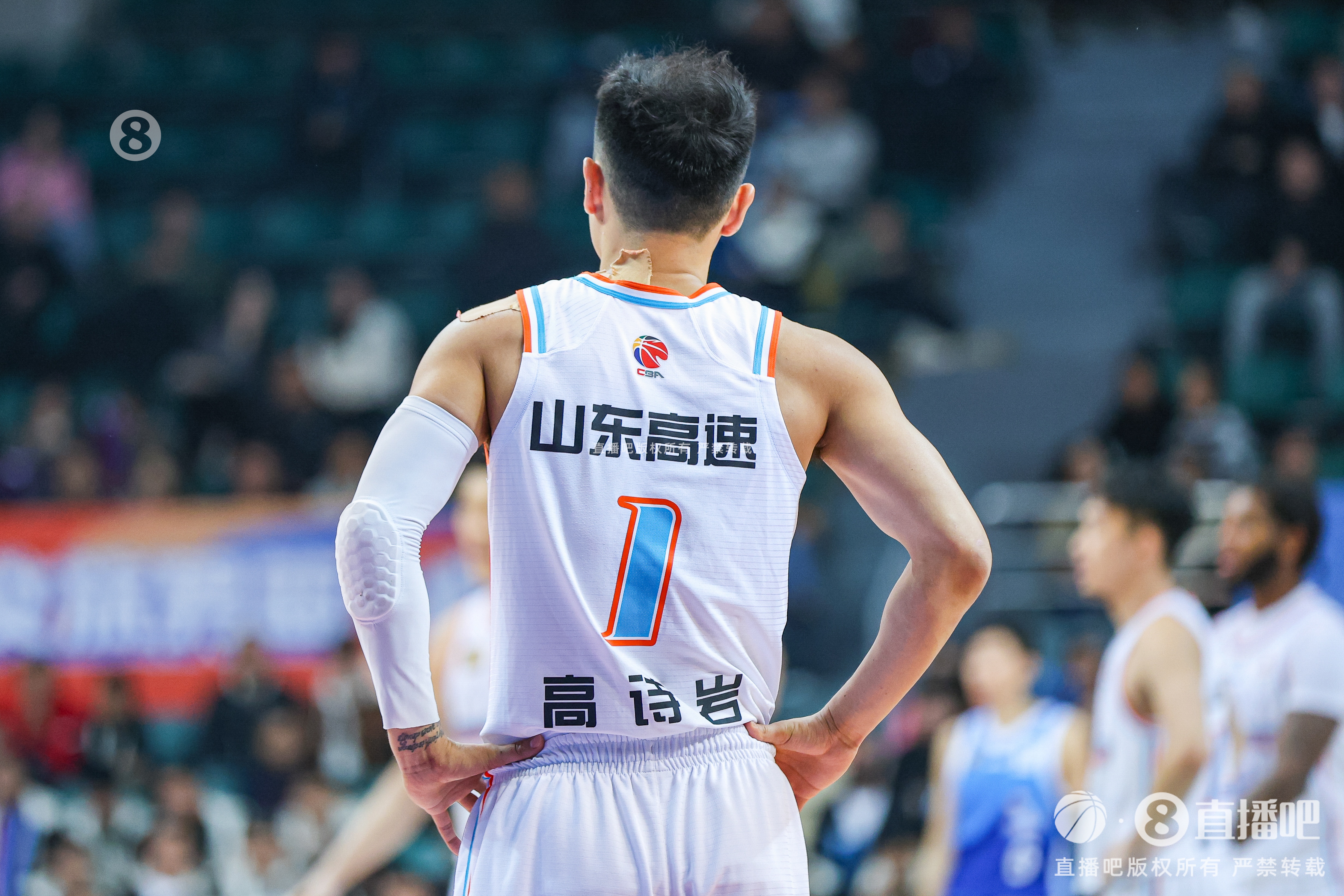慢熱！首節(jié)山東落后四川1分 全隊首發(fā)5人單節(jié)合計僅拿到3分